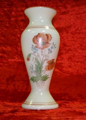 Старая ваза из молочного стекла,ручная роспись. Дятьково.